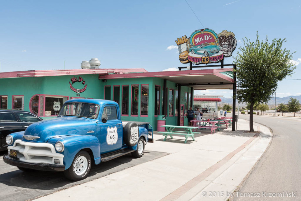 Mr. D’z is a typical restaurant along Route 66 almost exactly out of American movies from the 50's